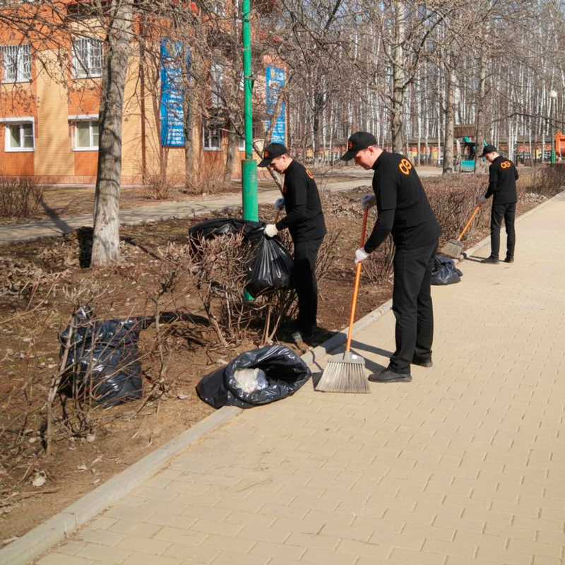 Уборка листьев в Анжеро-Судженске